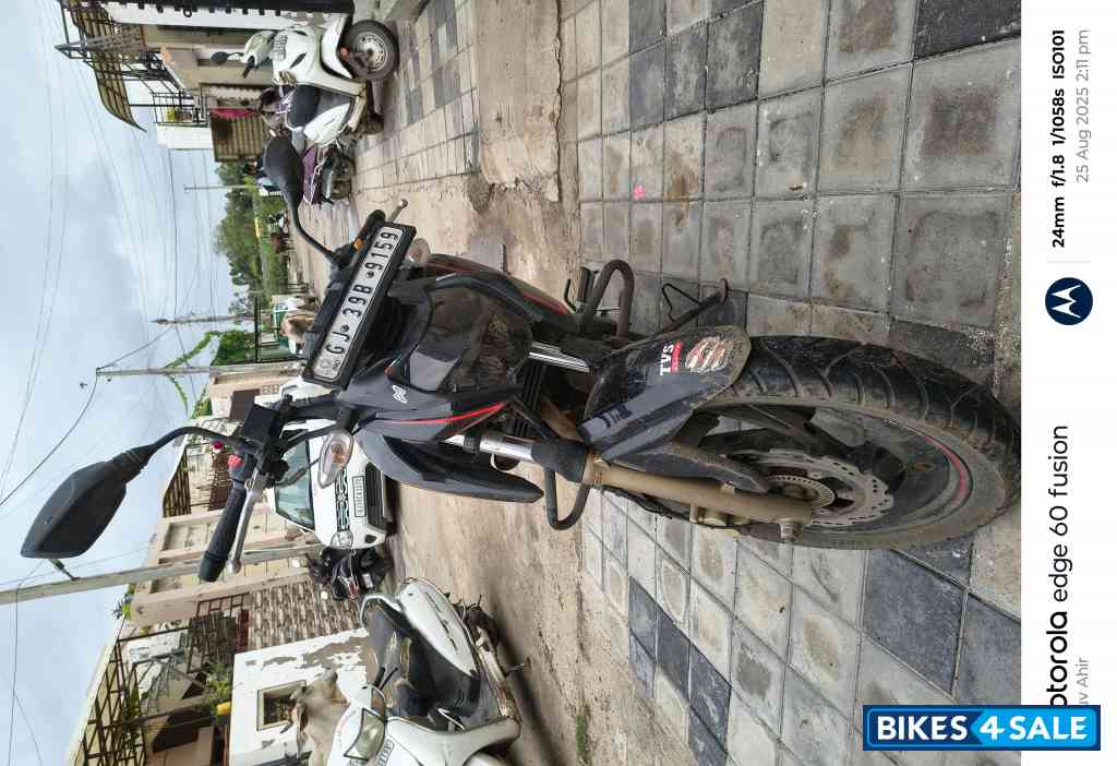 Black TVS Apache RTR 200 Fi 4V