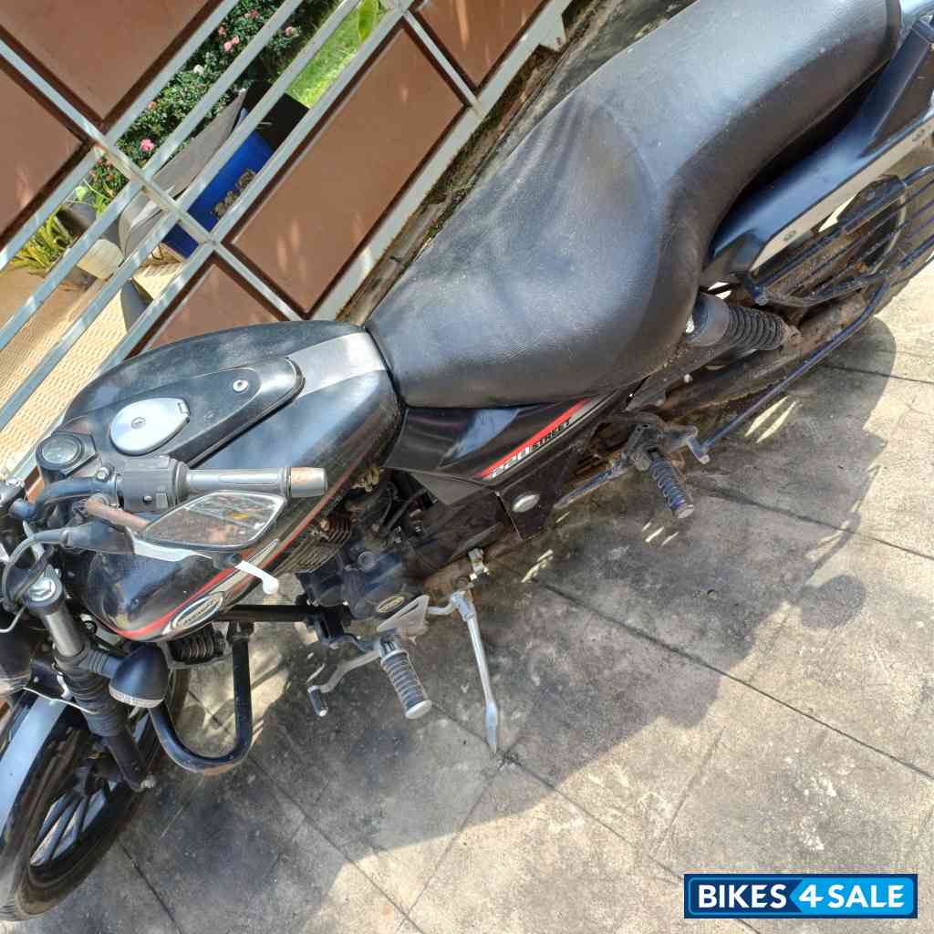 Bajaj Avenger Street 220 BS6