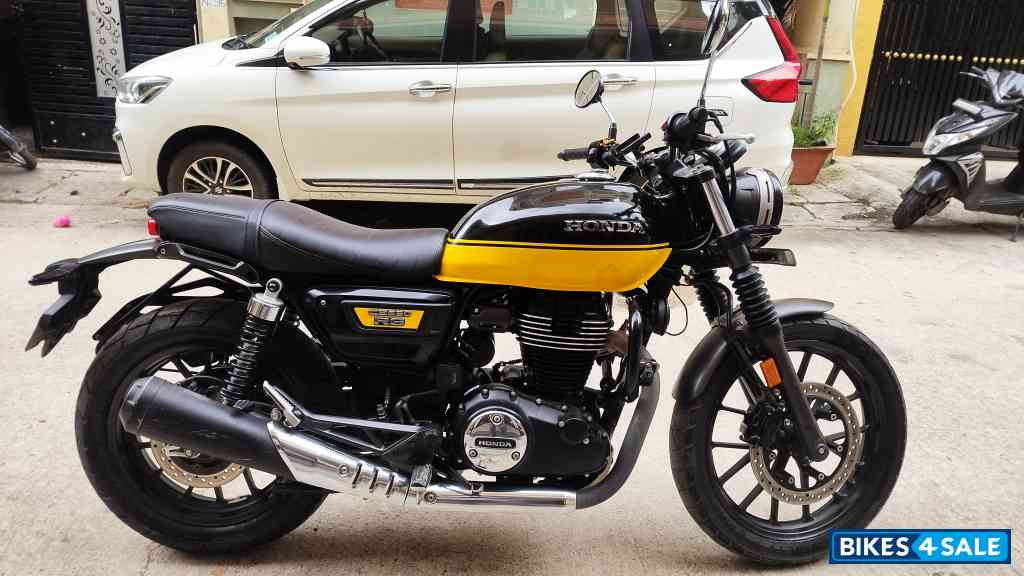 Black And Yellow Dual Tone Honda CB350RS