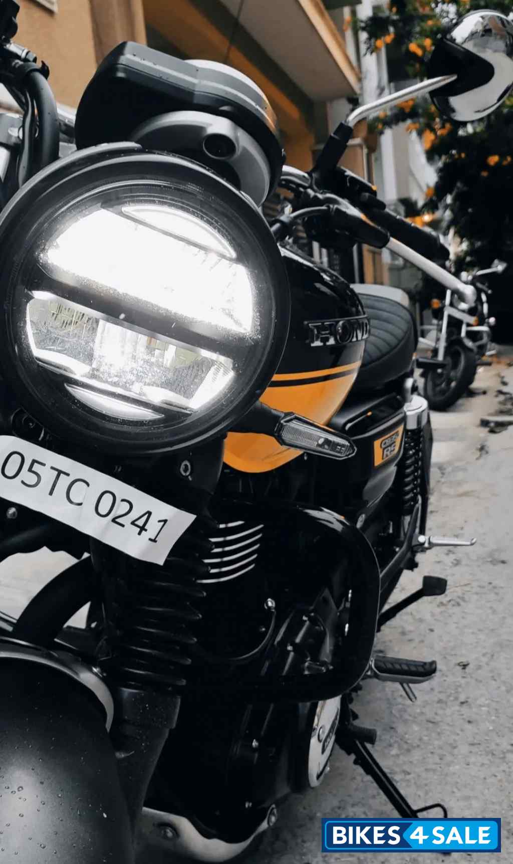 Black And Yellow Dual Tone Honda CB350RS