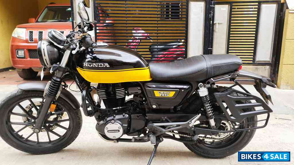 Black And Yellow Dual Tone Honda CB350RS