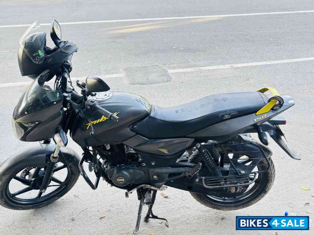 Black Decal Green Bajaj Pulsar 150 DTSi