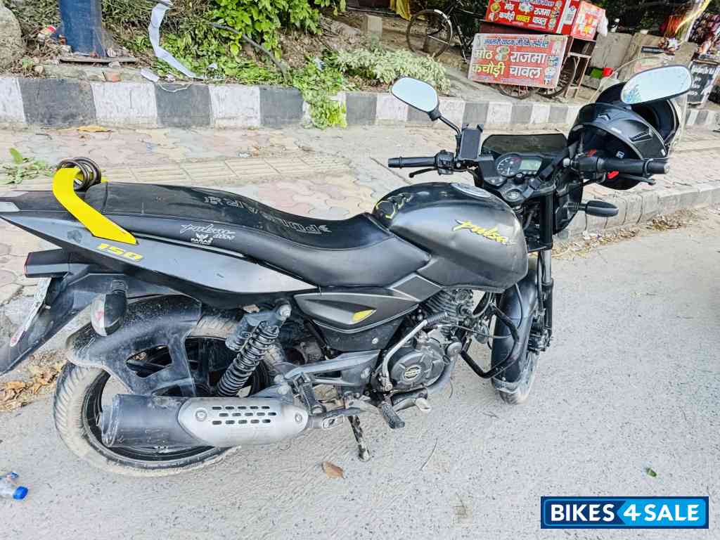 Black Decal Green Bajaj Pulsar 150 DTSi
