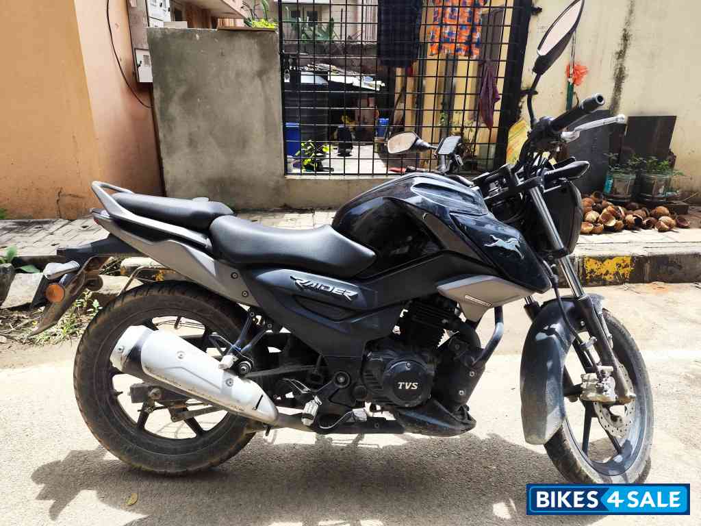Black TVS Raider Split Seat