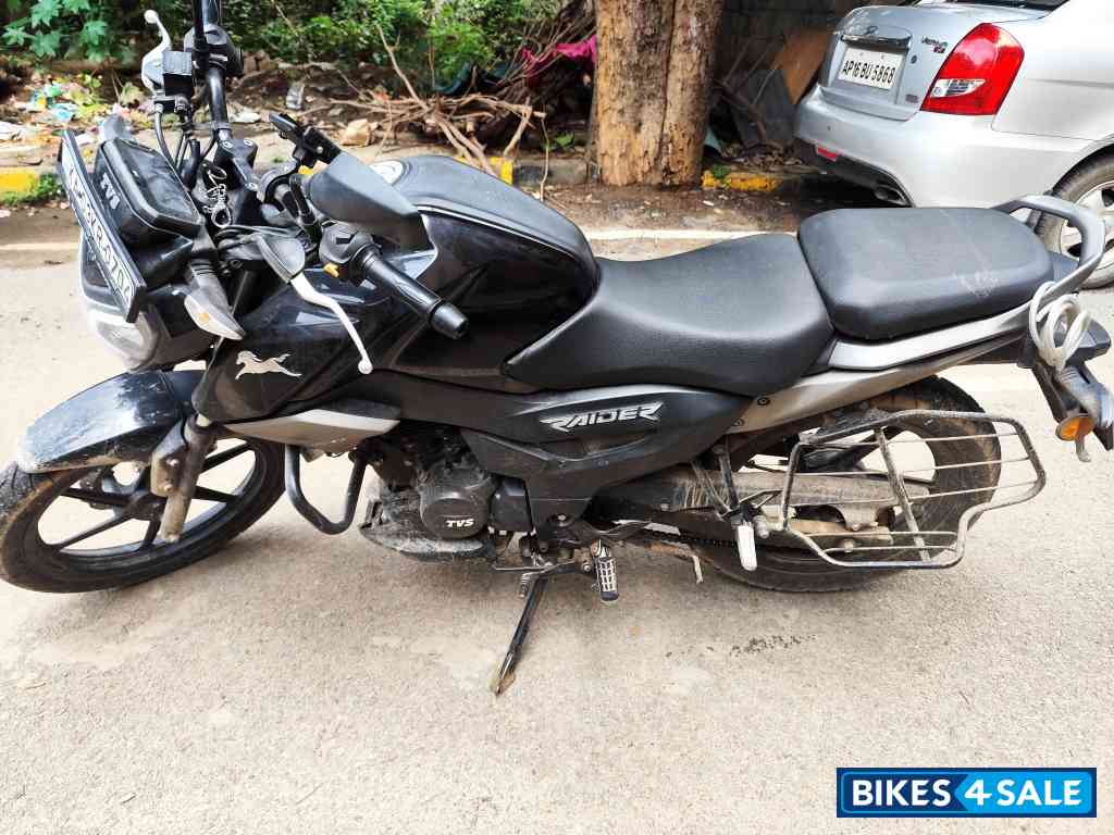 Black TVS Raider Split Seat