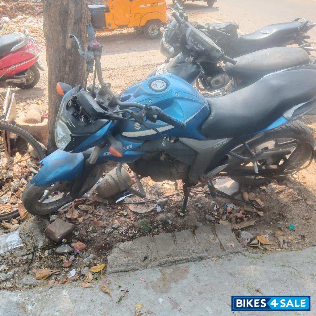 Blue Suzuki Gixxer 150