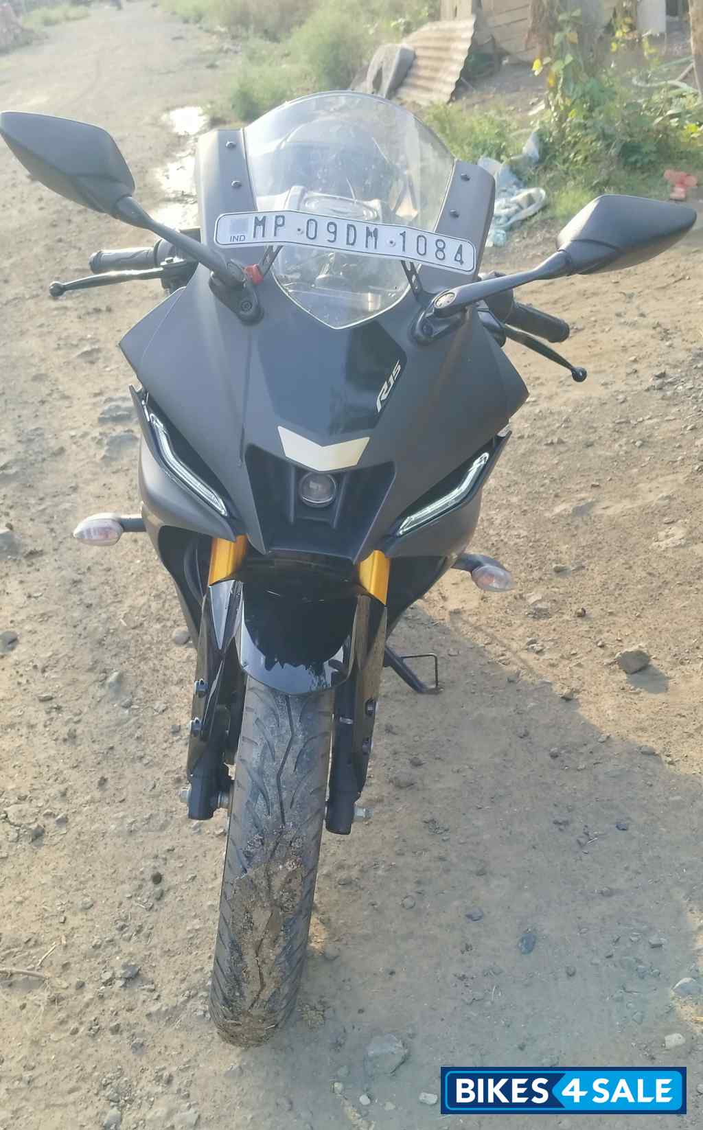 Met Black Yamaha R15 V4