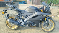 Met Black Yamaha R15 V4