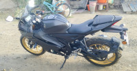 Met Black Yamaha R15 V4