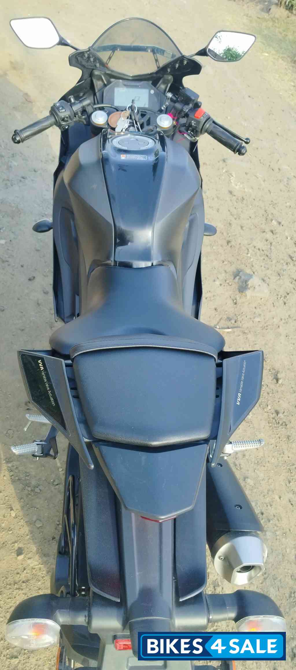 Met Black Yamaha R15 V4 Met Black Yamaha R15 V4