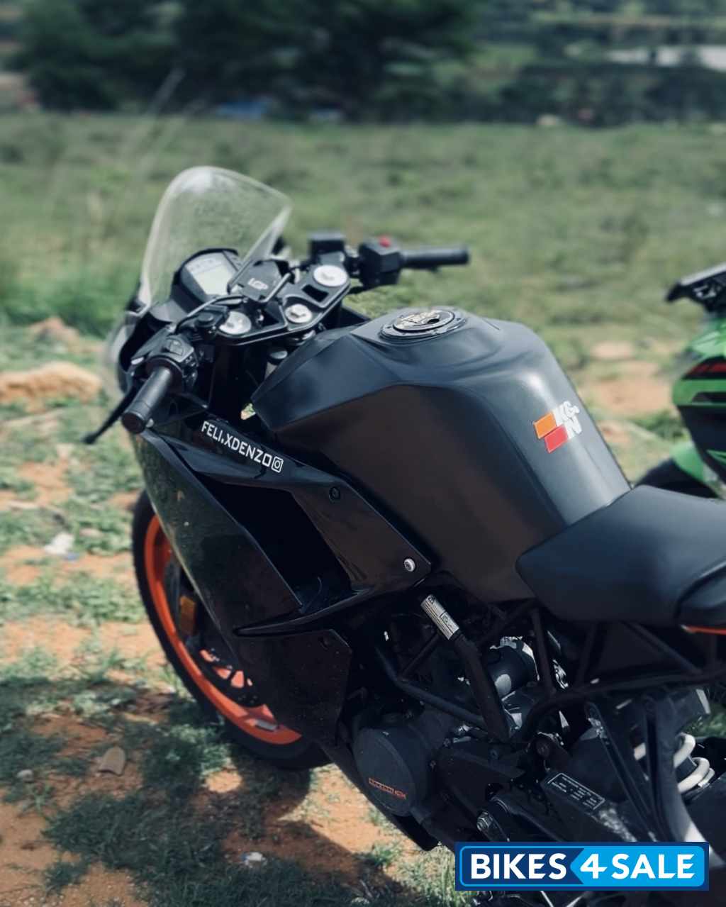 Black KTM RC 200 2020