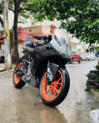 Black KTM RC 200 2020