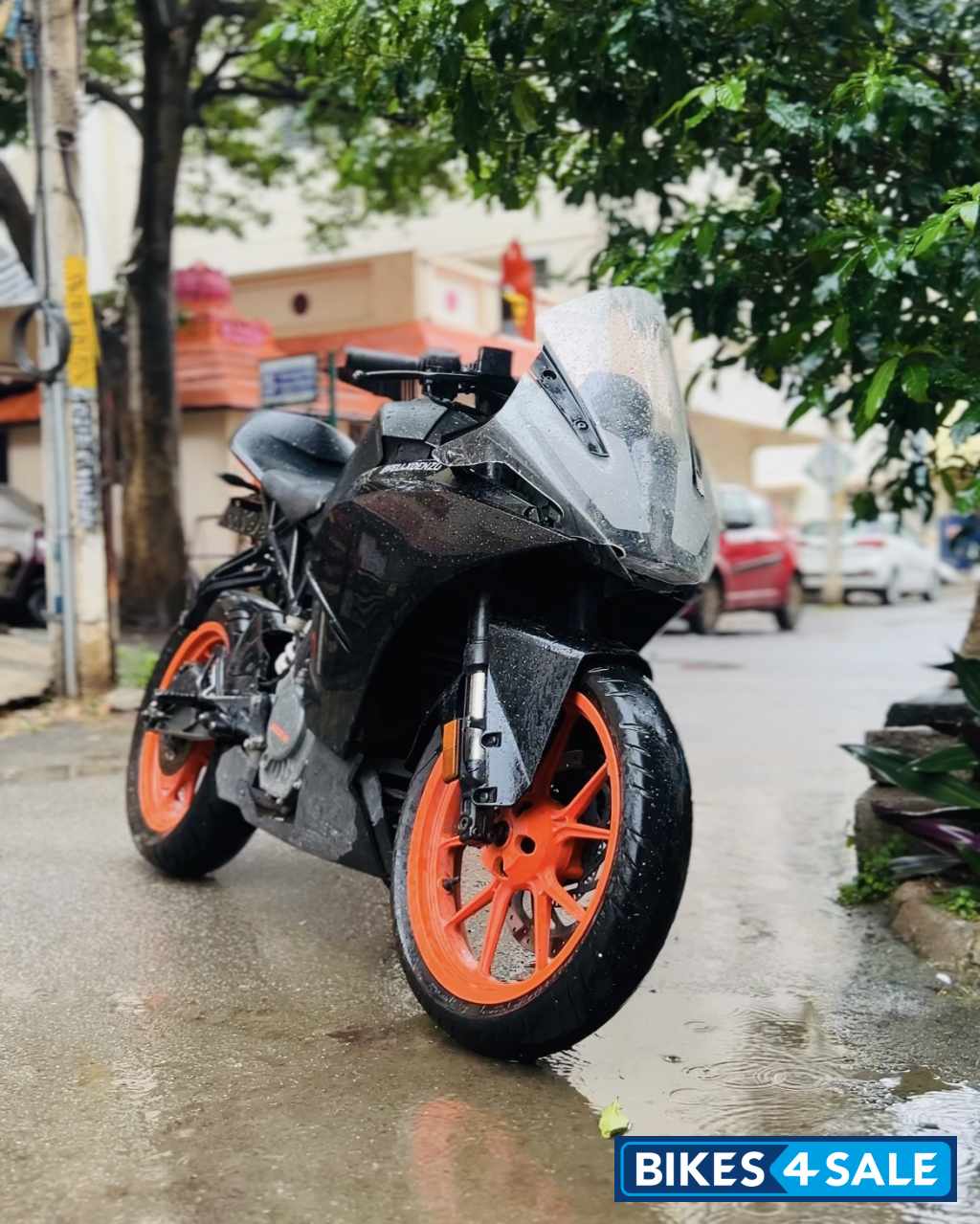 Black KTM RC 200 2020