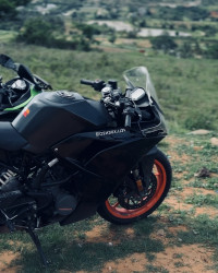 Black KTM RC 200 2020