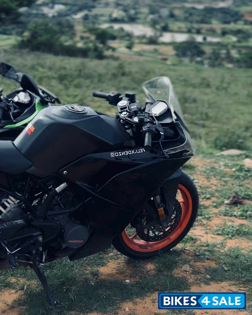 Black KTM RC 200 2020