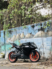 Black KTM RC 200 2020