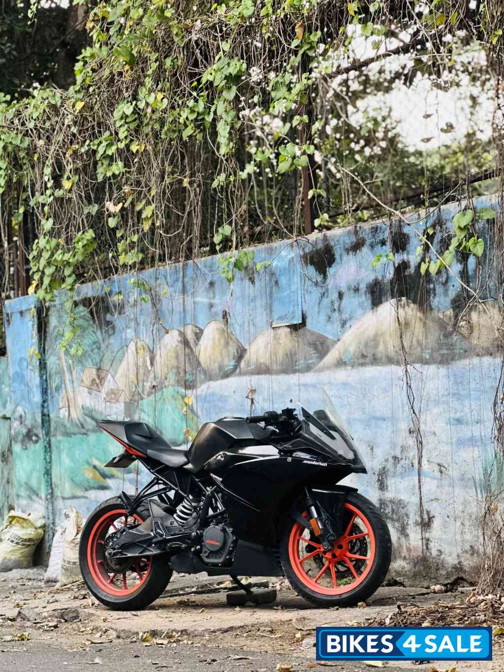 Black KTM RC 200 2020