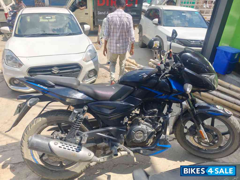 Black And Blue Bajaj Pulsar 150 Twin Disc