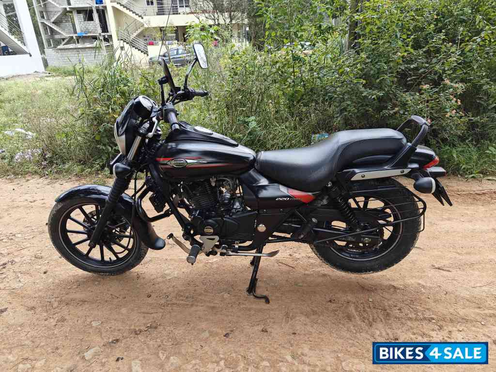 Bajaj Avenger 220 DTS-i