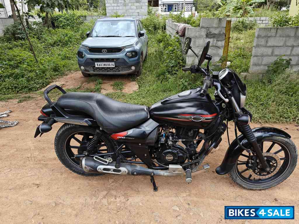 Bajaj Avenger 220 DTS-i