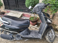 Black Mahindra Gusto