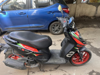 Red Aprilia SR 160