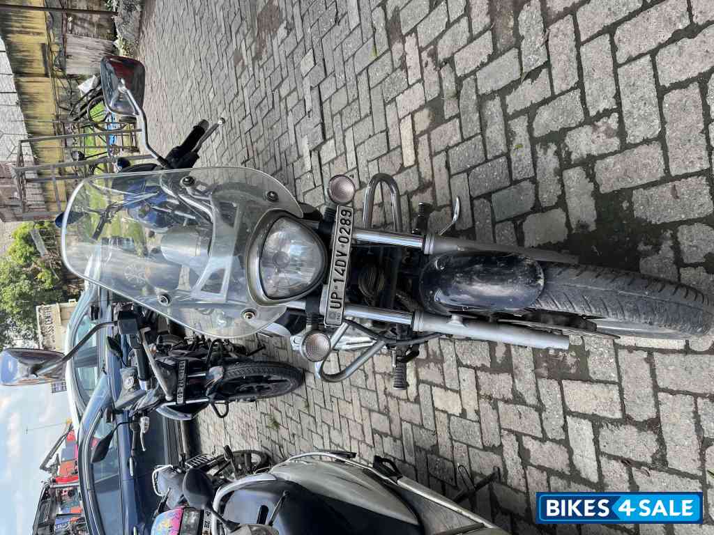 Auburn Black Bajaj Avenger Cruise 220