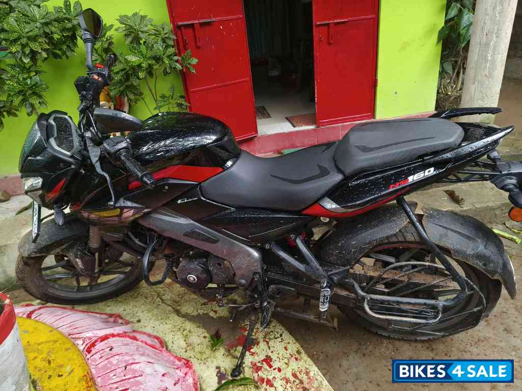 Black Bajaj Pulsar NS 160 BS6