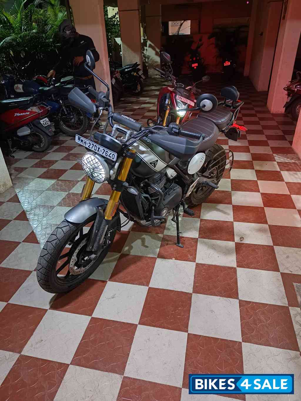 Matt Khaki Green Triumph Scrambler 400 X