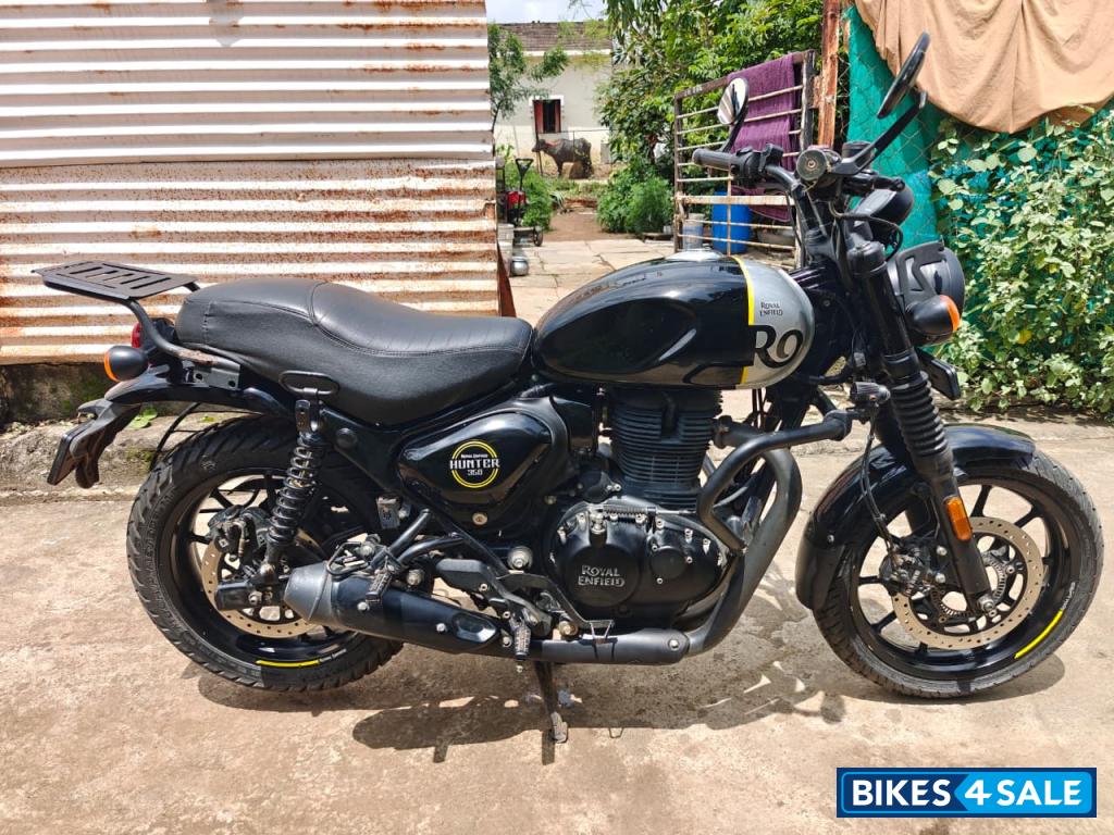 Black Silver Royal Enfield Hunter 350 Metro