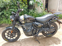 Black Silver Royal Enfield Hunter 350 Metro
