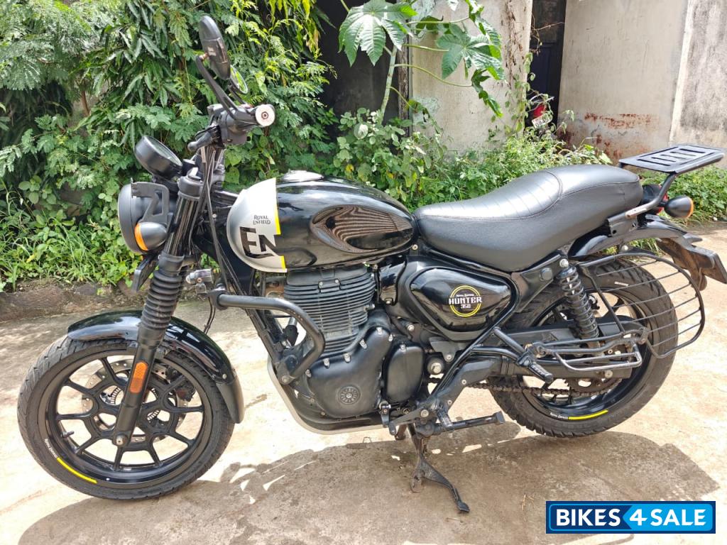 Black Silver Royal Enfield Hunter 350 Metro