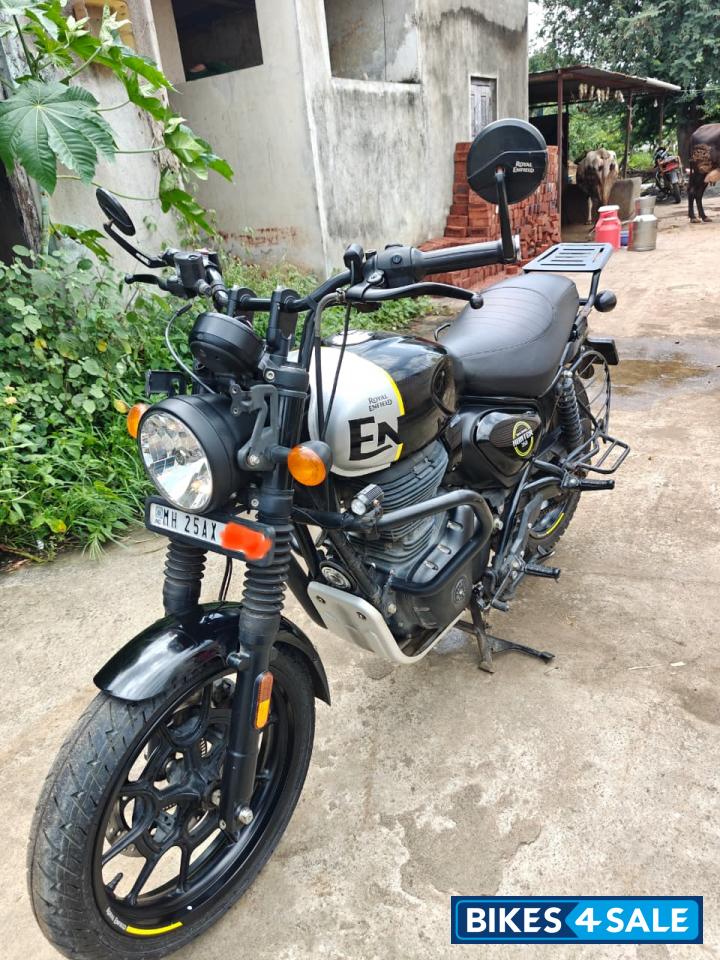 Black Silver Royal Enfield Hunter 350 Metro
