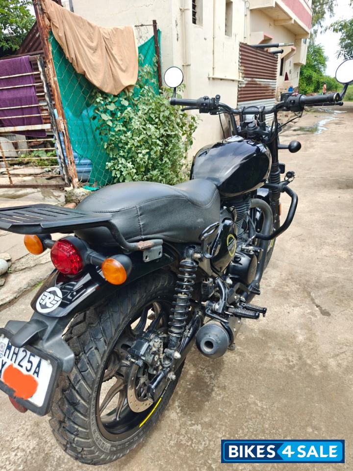 Black Silver Royal Enfield Hunter 350 Metro