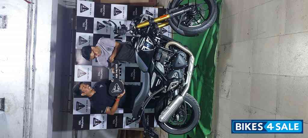 Black Triumph Speed 400 2025