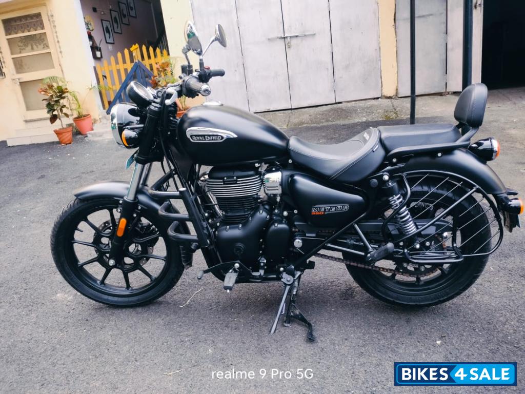 Stellar Black Royal Enfield Meteor 350