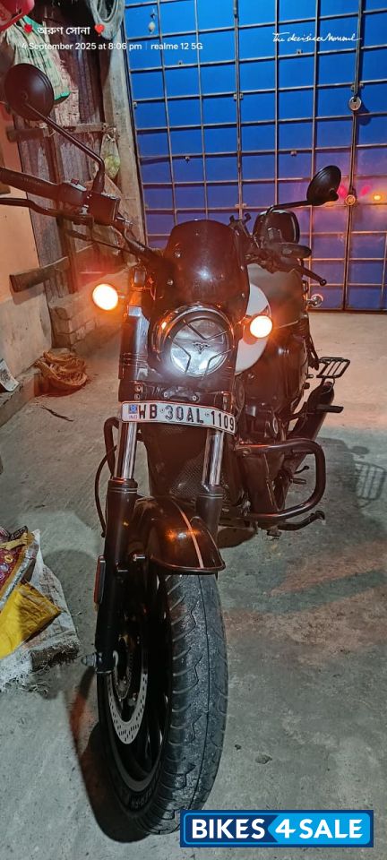 Glacial White Yezdi Roadster Glacial White