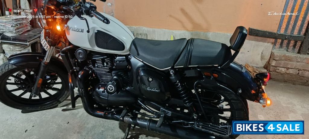 Glacial White Yezdi Roadster Glacial White