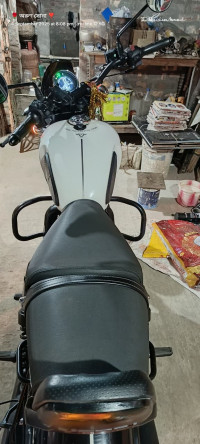 Glacial White Yezdi Roadster Glacial White