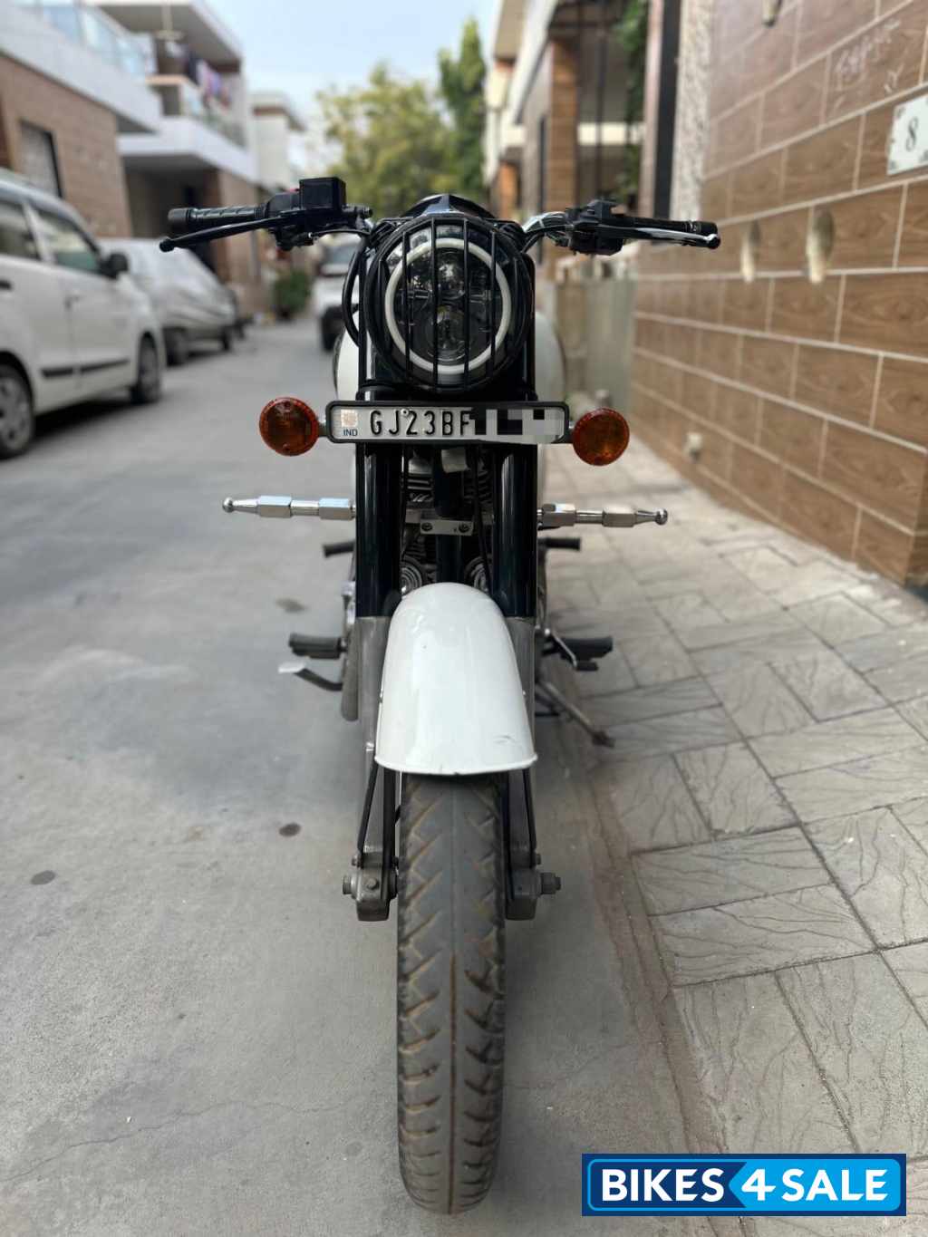 White Royal Enfield Classic 350