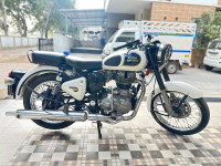 White Royal Enfield Classic 350