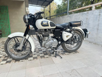White Royal Enfield Classic 350