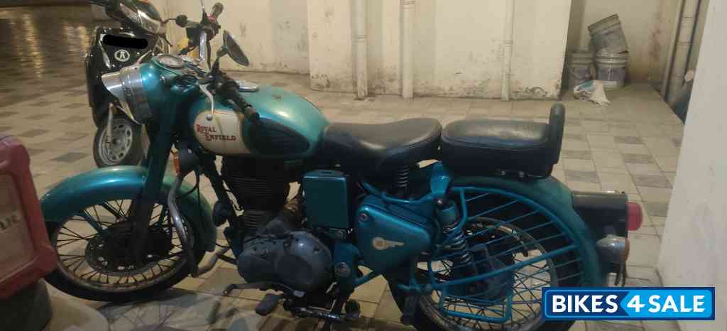 Green Royal Enfield Classic 500
