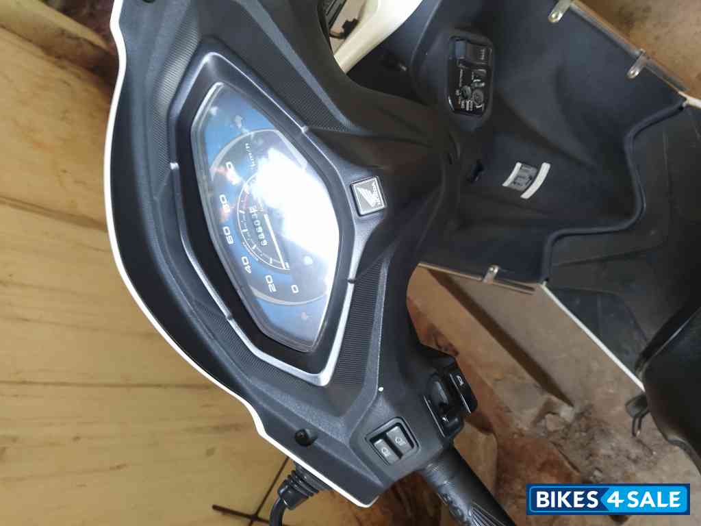 White Honda Activa 5G