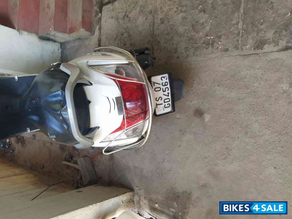 White Honda Activa 5G