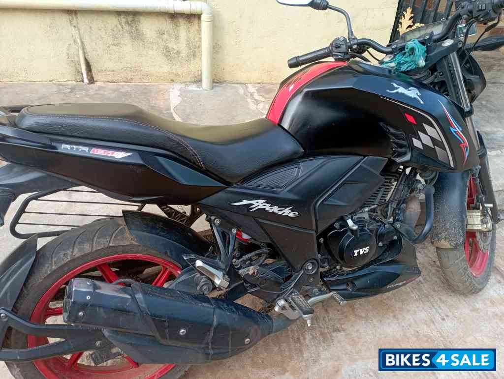 Matte Black TVS Apache RTR 160 4V Special Edition
