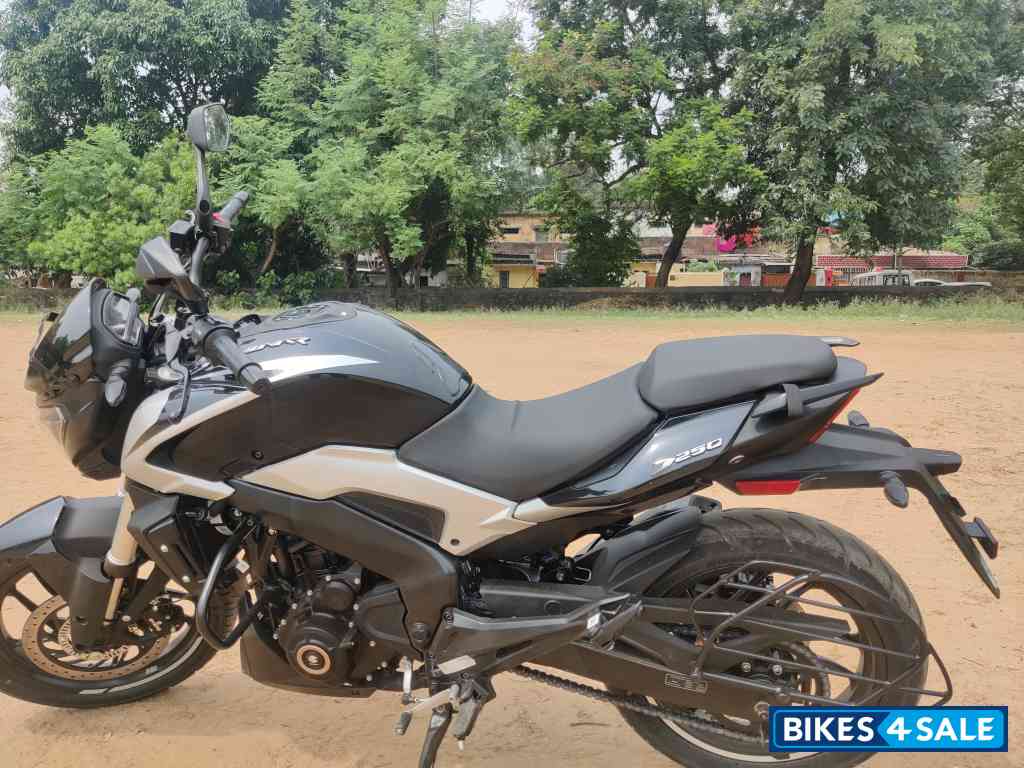 Silver Black Bajaj Dominar 250