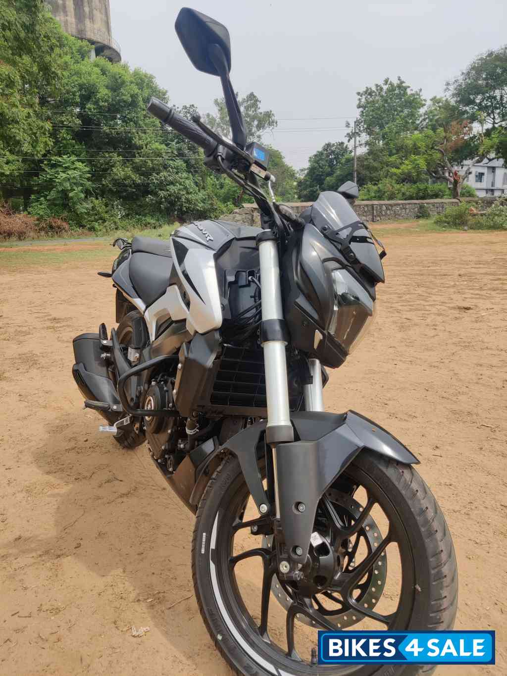 Silver Black Bajaj Dominar 250