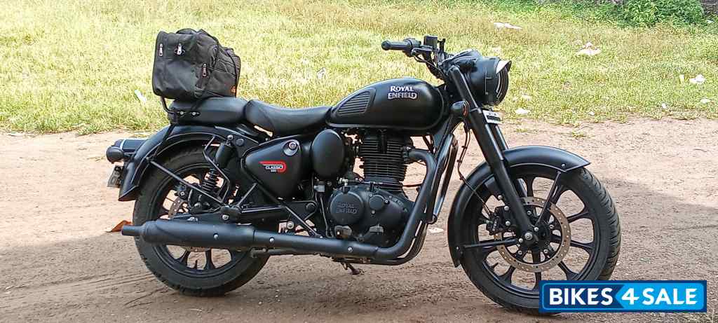 Stealth Black Royal Enfield Classic Stealth Black