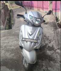 Slver-black Suzuki Swish